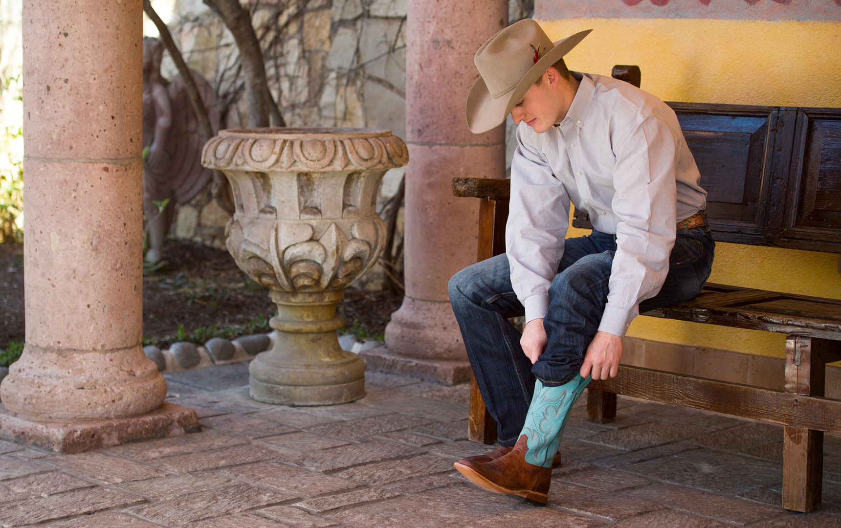 Fitting cowboy boots shop