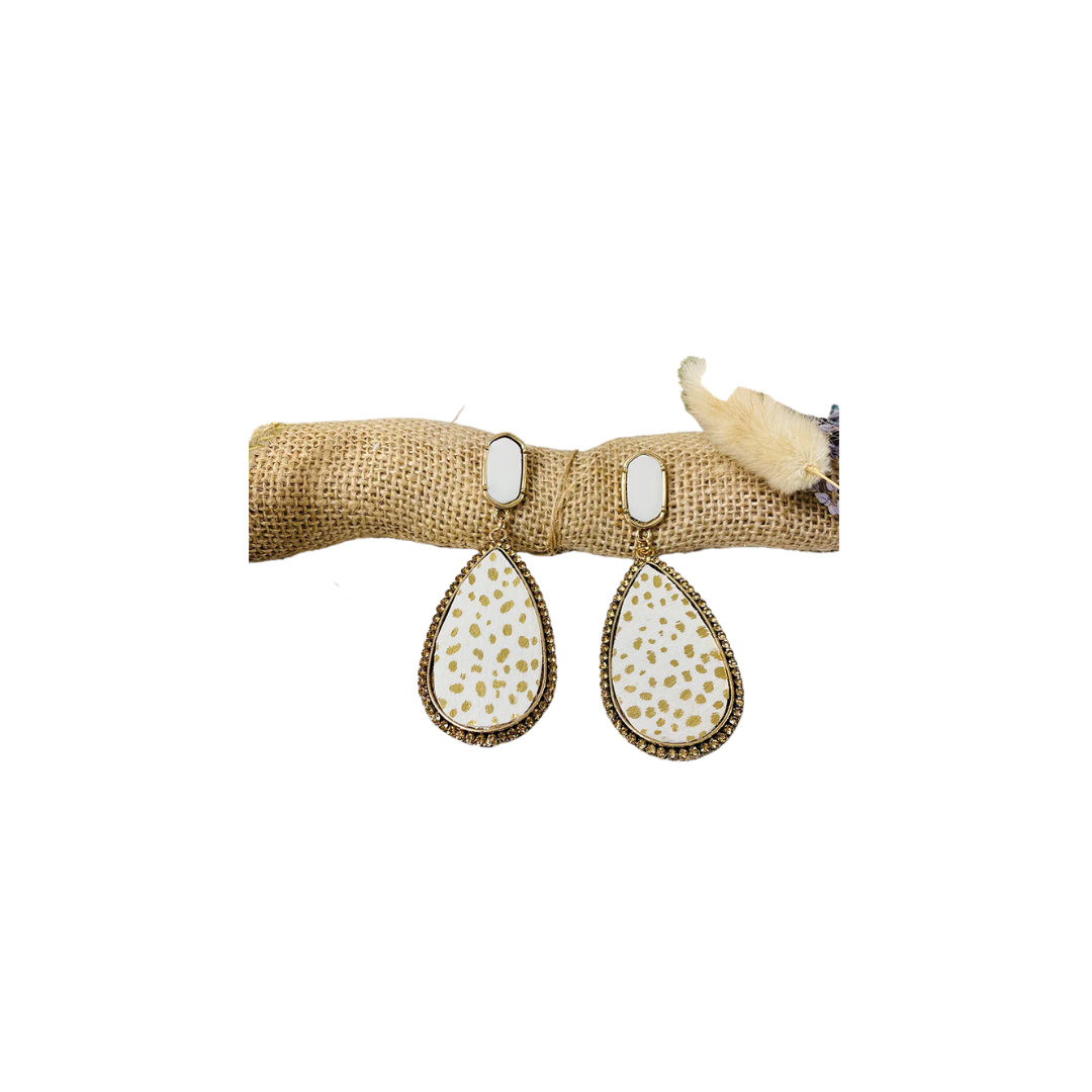 Southern Grace Women's Walking My Way Downtown Cream Earrings