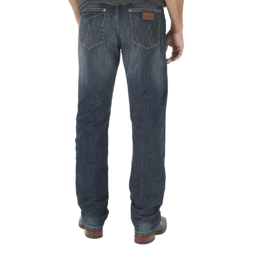 Wrangler Men's Retro Slim Fit in Bozeman Blue Jeans
