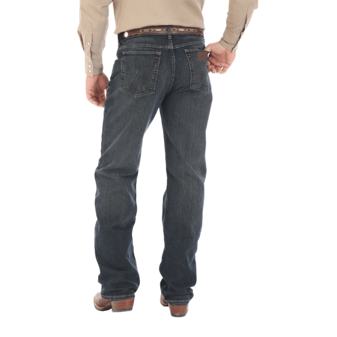 Wrangler Men's Competition Fit Advanced Comfort Blue Jeans