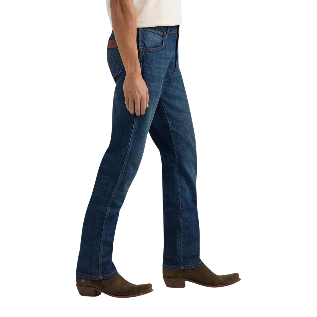 Wrangler Men's Retro Slim Fit Straight Leg Blue Jean