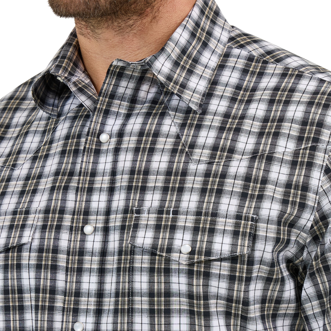 Wrangler Men's Wrinkle Resist Short Sleeve Western Black Shirt