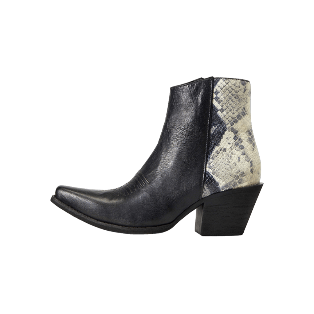 Ariat Women's Carmelita Western Black Boots