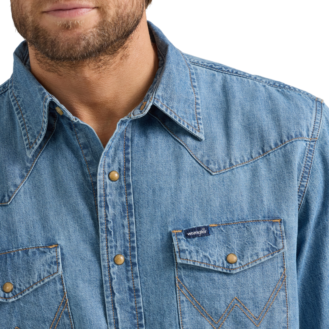 Wrangler Men's Classic Light Wash Blue Shirt