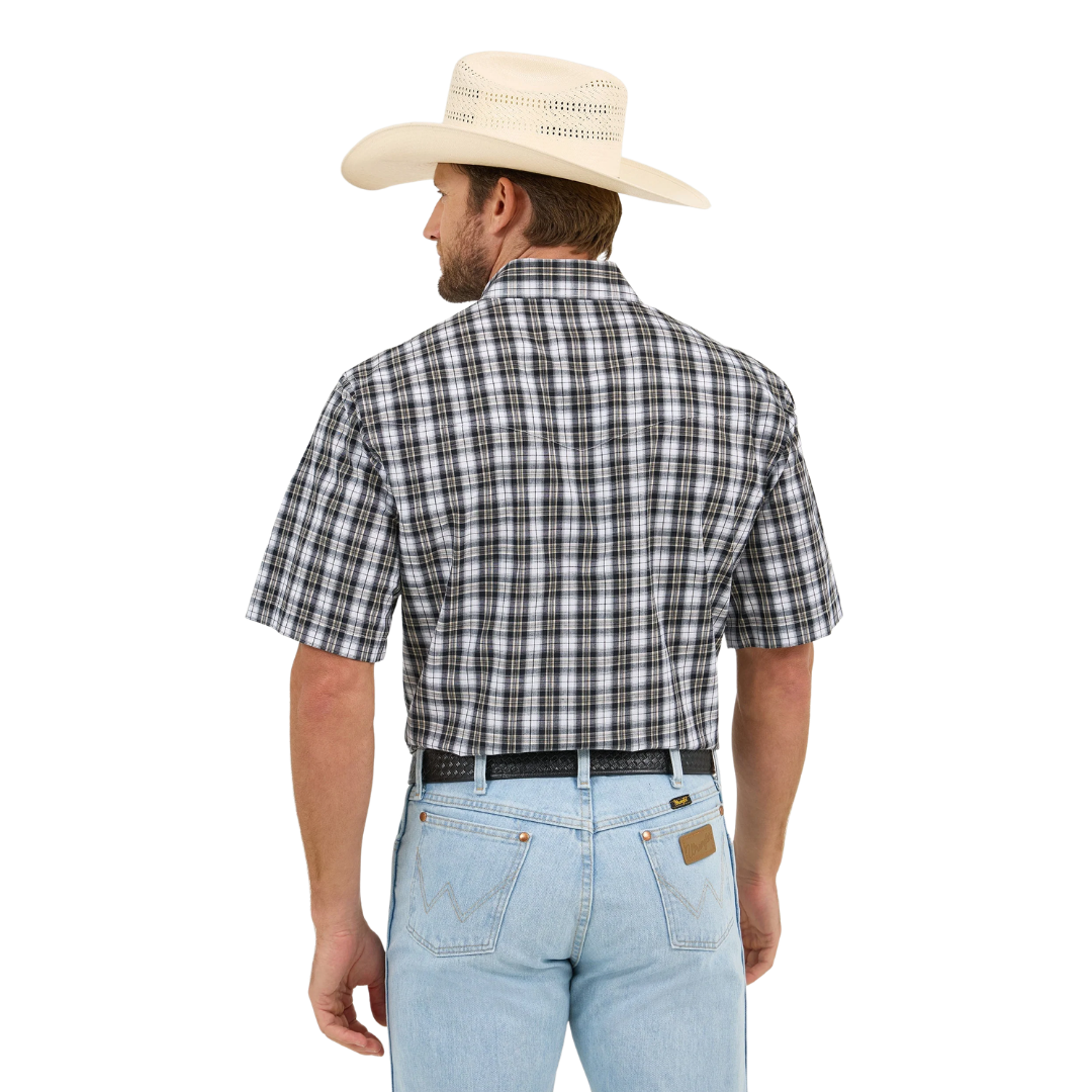 Wrangler Men's Wrinkle Resist Short Sleeve Western Black Shirt