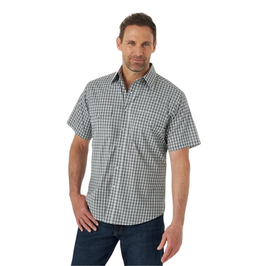 Wrangler Men's Wrinkle Resist Black Shirt
