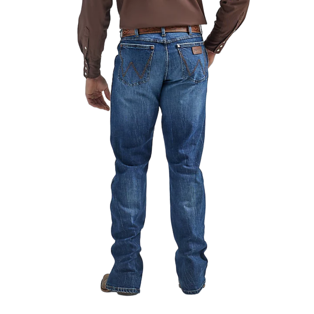 Wrangler Men's Retro Relaxed Fit Bootcut in Blue Jean