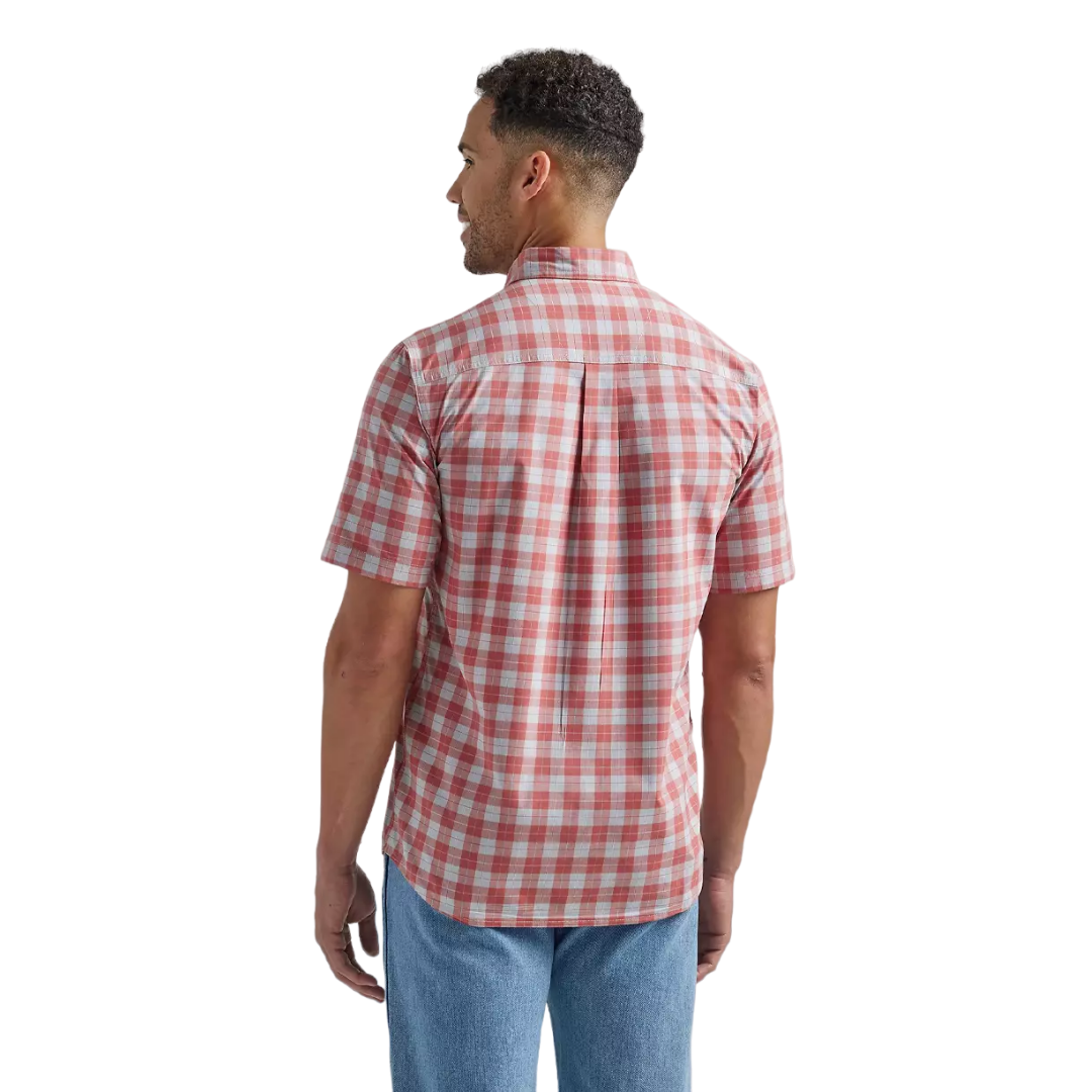 Wrangler Men's Rugged Wear Wrinkle Resist Plaid Pale Red Shirt