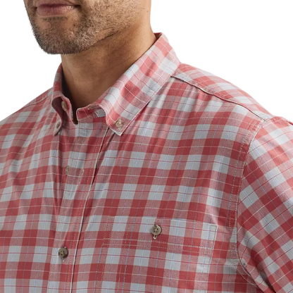 Wrangler Men's Rugged Wear Wrinkle Resist Plaid Pale Red Shirt