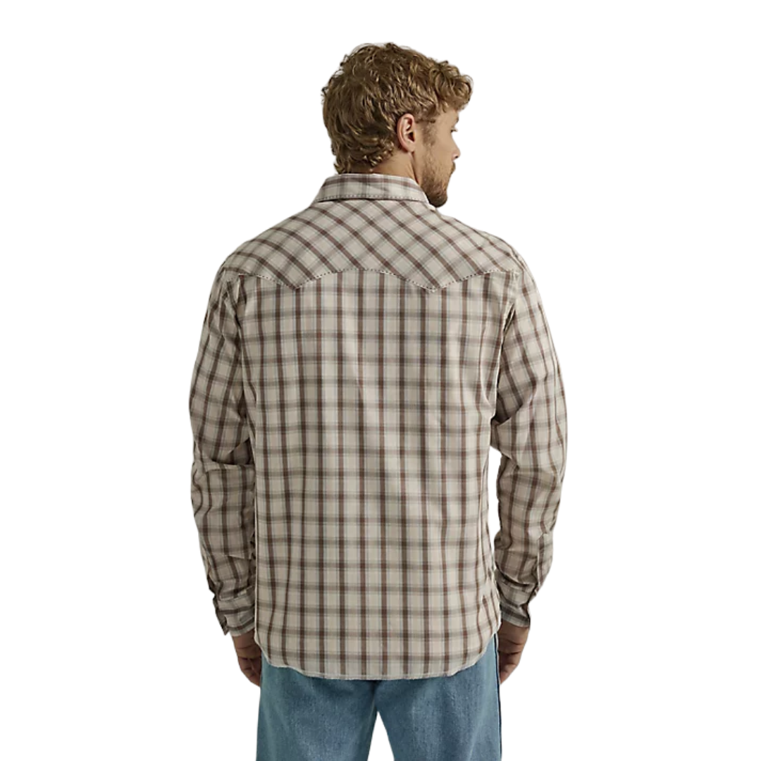 Wrangler Men's Long Sleeve Fashion Snap Plaid Brown Shirt