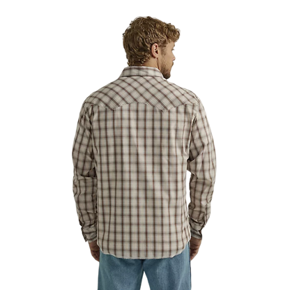 Wrangler Men's Long Sleeve Fashion Snap Plaid Brown Shirt