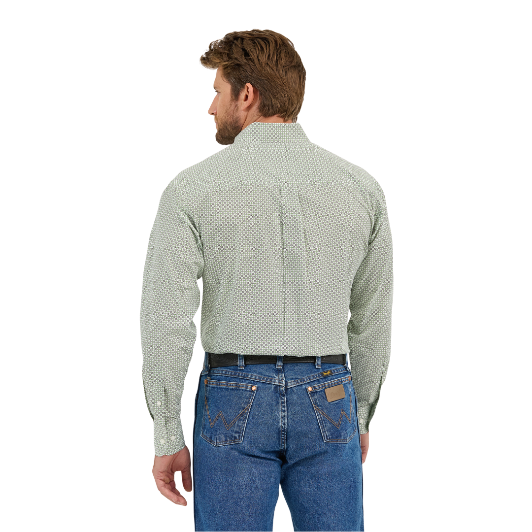 Wrangler Men's Classic Relaxed Fit Green Shirt