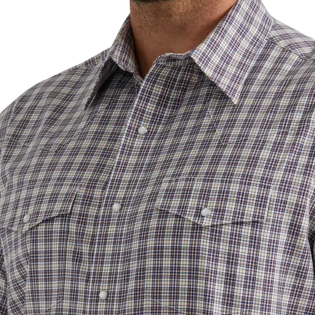 Wrangler Men's Plaid Wrinkle Resistant Brown Shirt